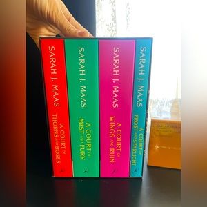 A Court of Thorns and Roses 4 Book Soft Cover Set NEW only read part of  book 1.